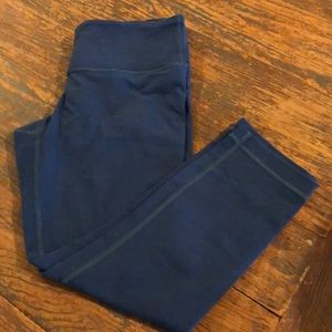 Lululemon Capri Unique Teal Color.  Size 6.